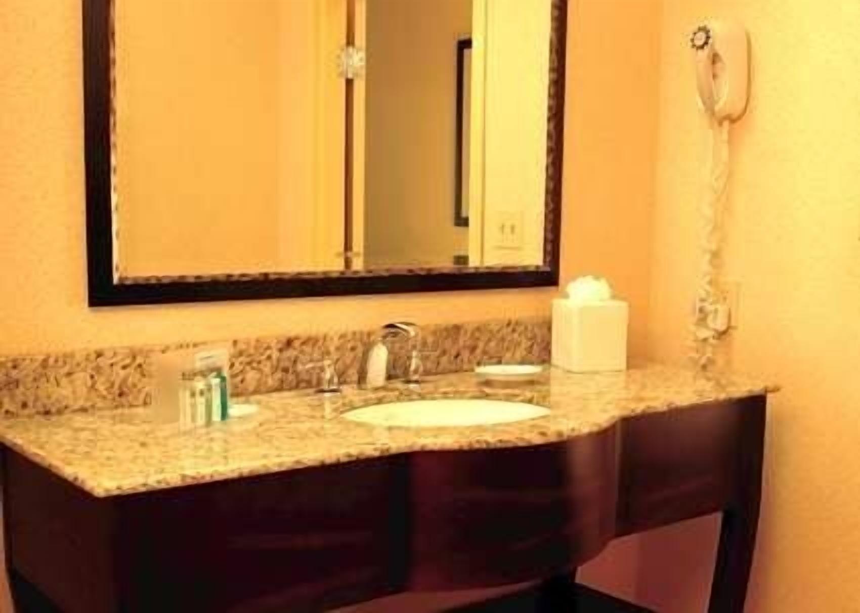 Hampton Inn & Suites Owensboro Downtown Waterfront Экстерьер фото